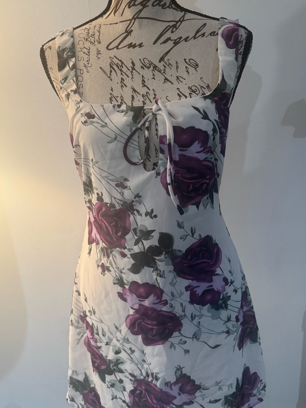 Tie-Front Floral dress in Purple Rose on White